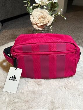 ✨NWT Adidas Magenta Travel Cosmetic Bag ✨